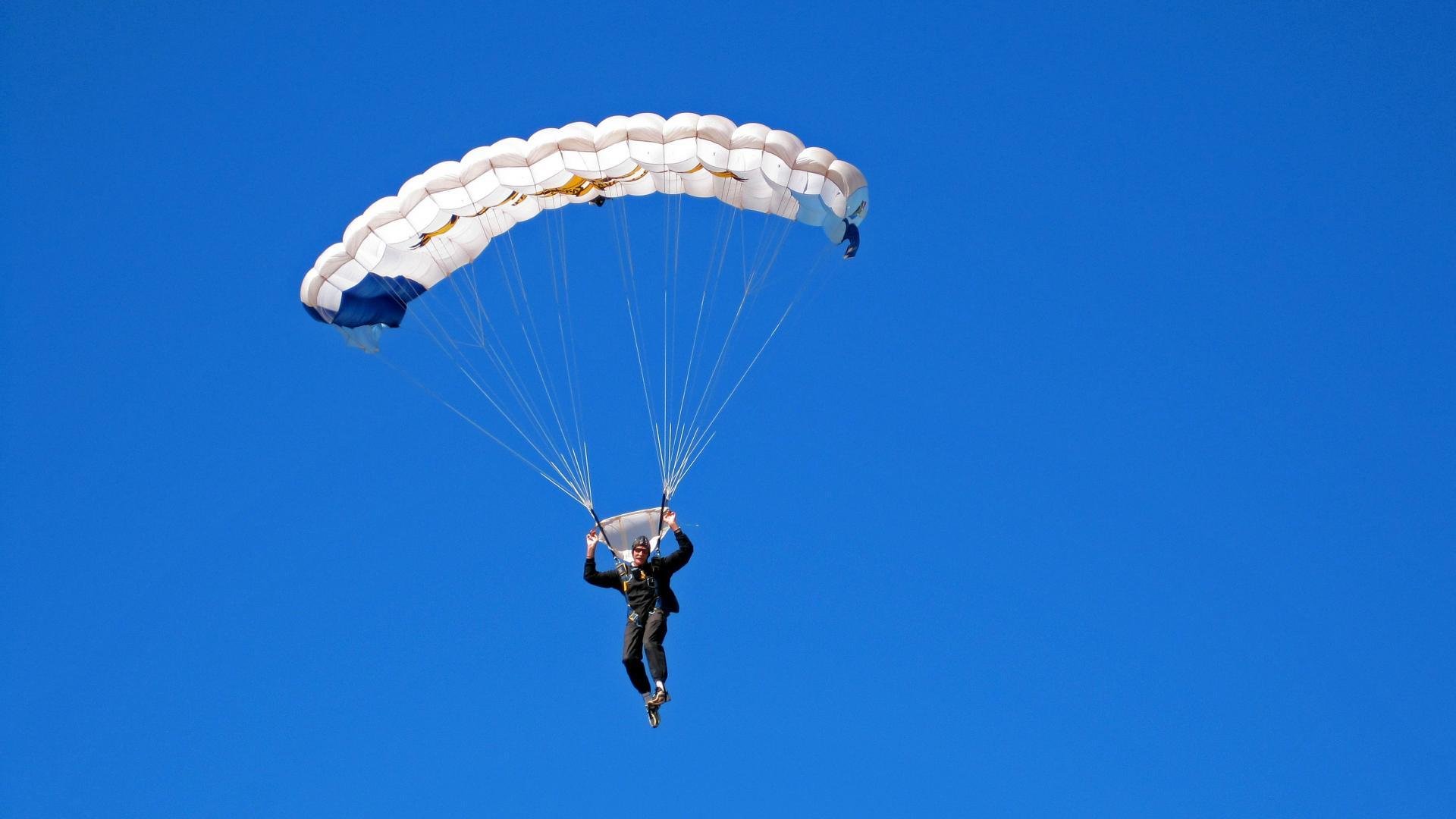 爵士队不断突破自我，向季后赛发起冲击，爵士队集锦